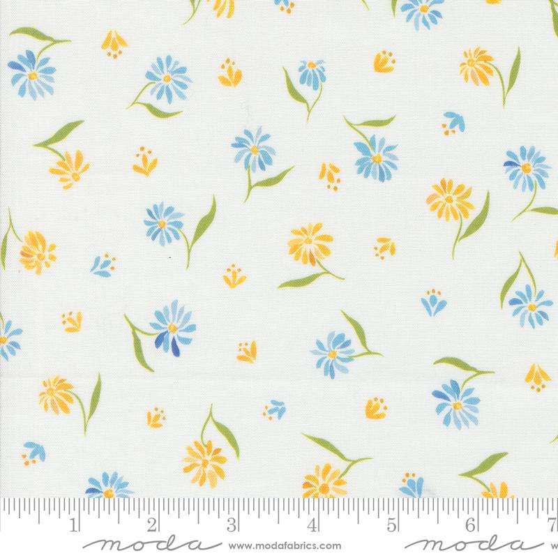 Moda Sunshine And Blue Skies Ditsy Daisy Cloud Fabric