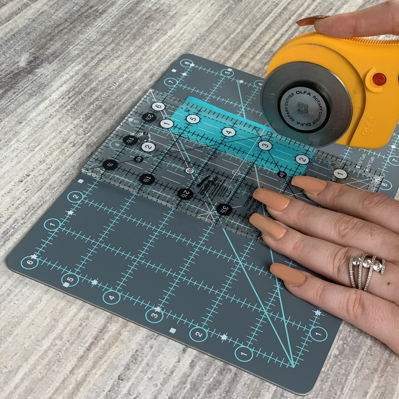 Creative Grids Cutting Mat 6" x 8"